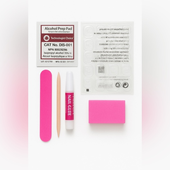 7 Piece Press-On Nails Kit - Picture 4 of 4